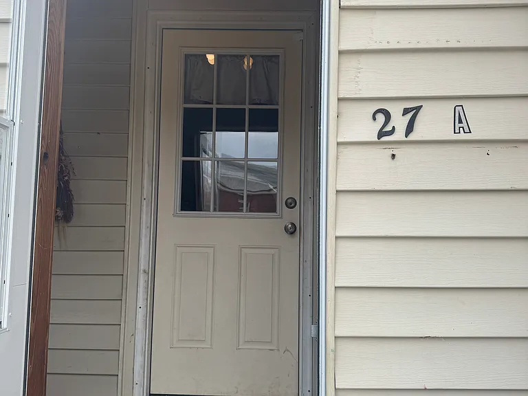 27 Pleasant St #A — Photo 2
