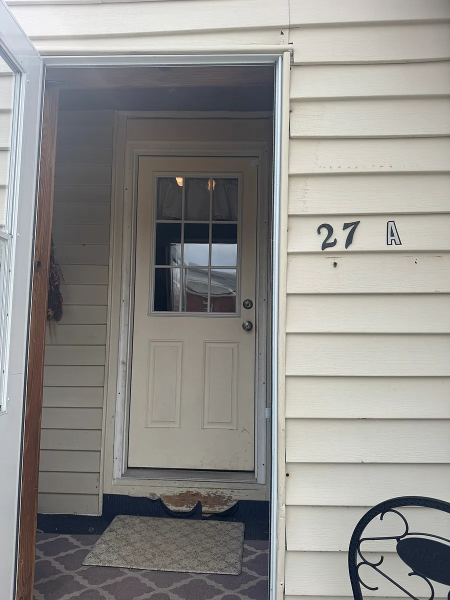 Building Photo - 27 Pleasant St #A