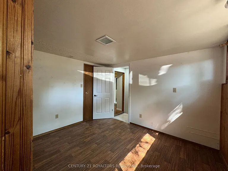 404 Trent St W — Photo 23