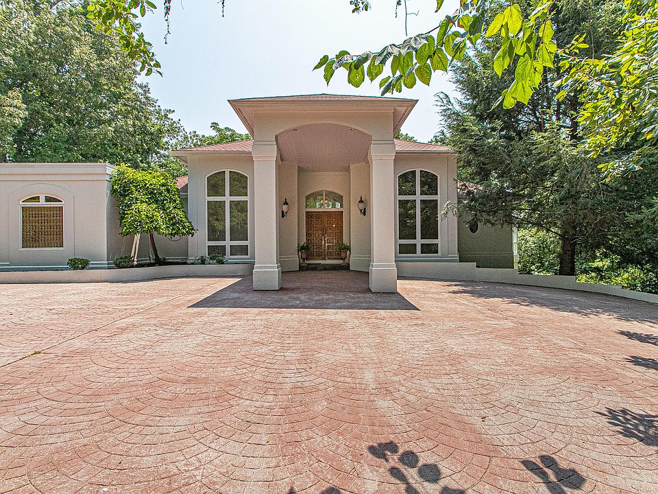 1st image of 2912 Summershade Ln