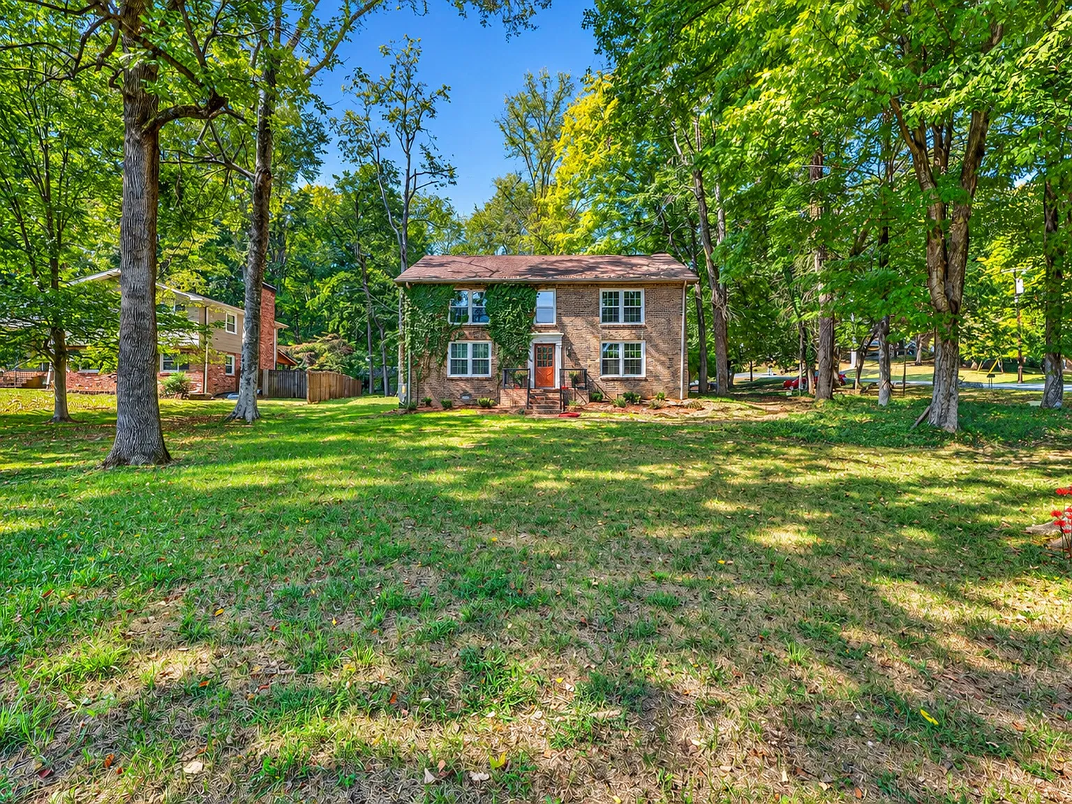 4 bed, 2.5 bath, 2604 sqft, $3,800 — Photo 2