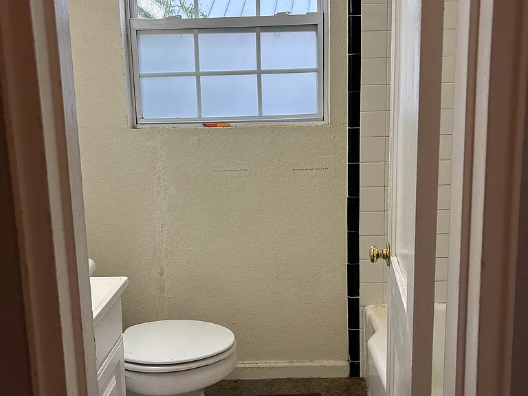 15 Ezelle St #A — Photo 7