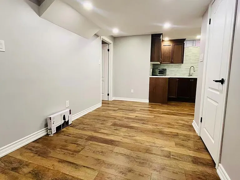 391 Peter Rupert Ave #BASEMENT — Photo 8