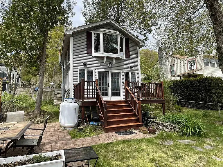 Front yard view of house