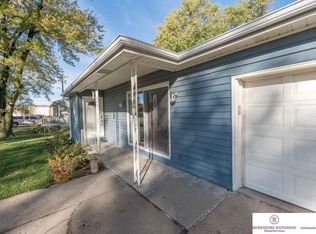 8726 Pinkney St, Omaha, NE 68134