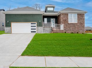 1043 W Gaslight Dr, Springfield, MO 65810