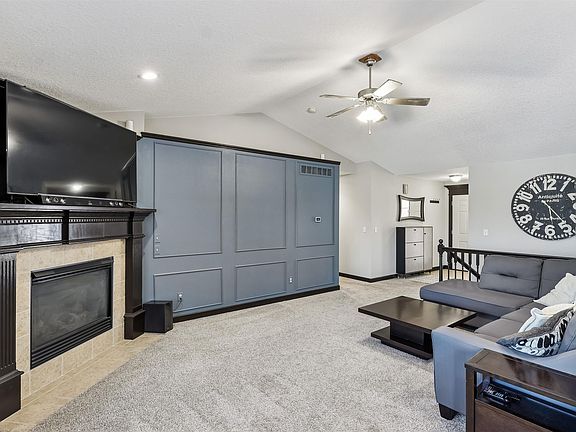5th image of 2818 E Kenyon Ave