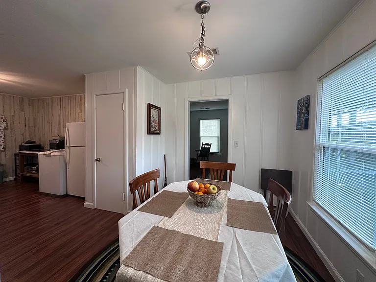 Grayson St — Photo 11
