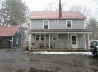 102 Meadow St FLOOR 2, Amherst, MA 01002