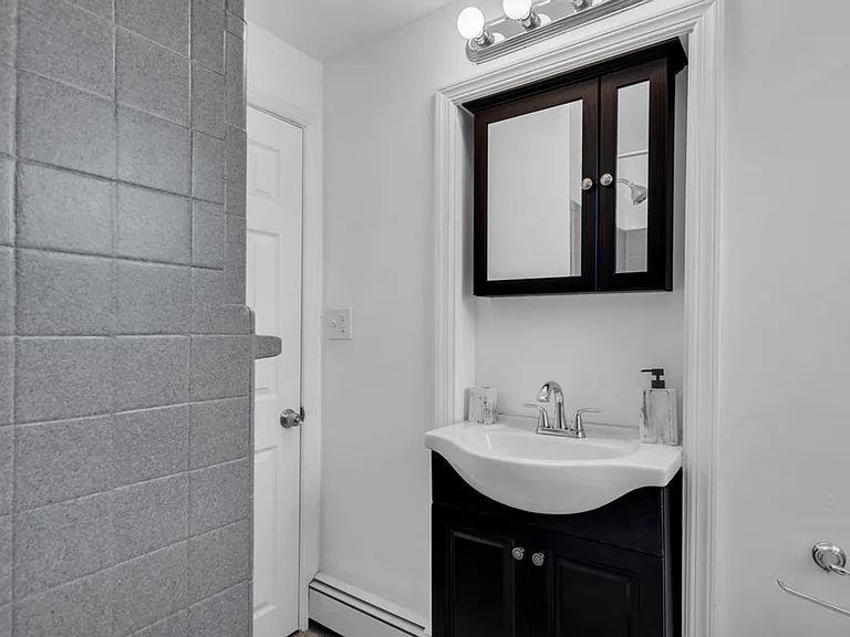 Maple Court Apartments — Photo 22