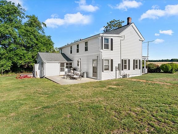 3rd image of 3019 Cody Rd