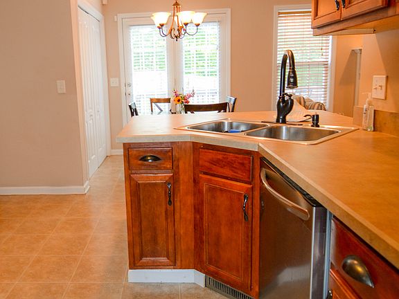 5th image of 937 Cobbler Dr