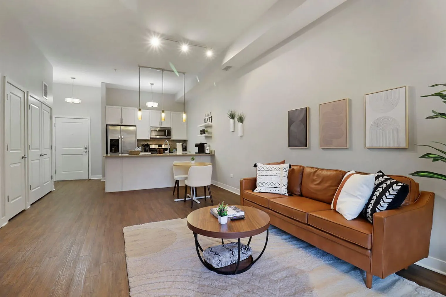 1 bed, 1.0 bath, $2,863 — Photo 3