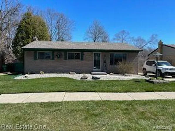 27559 Weddel Ave, Brownstown, MI 48183