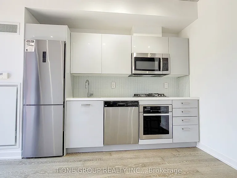 39 Brant St #704 — Photo 2