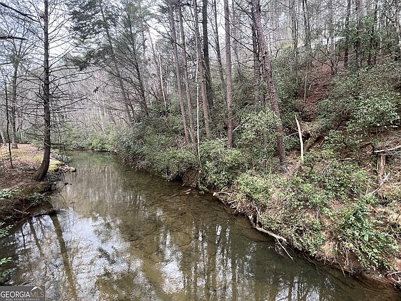 2nd image of 24 Lost Bridge Ln
