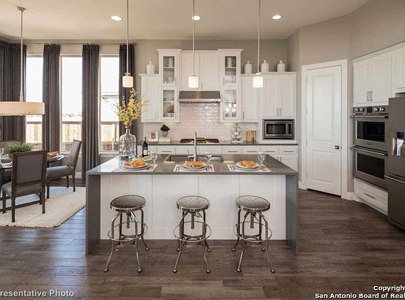 3rd image of 3918 Monteverde Way