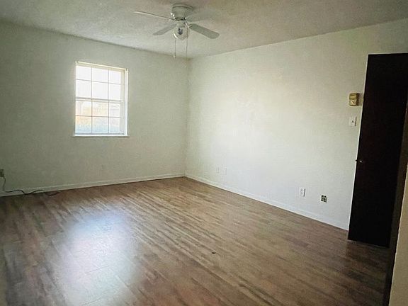 4th image of 725 Mockingbird St