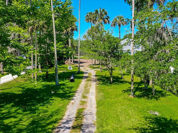 197 N Roscoe Blvd-1
