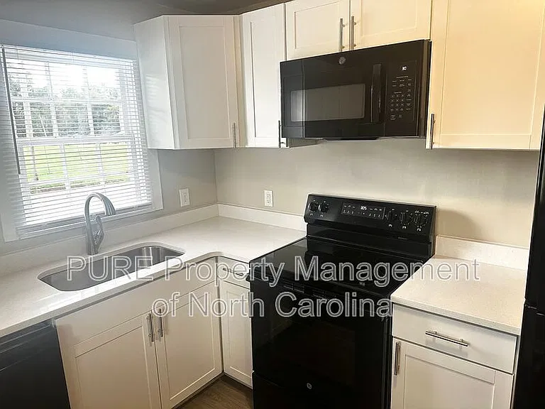 903 Holt St — Photo 6
