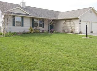 2709 Fieldcrest Dr, Urbana, IL 61802