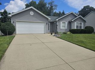10131 Ashwood Forest Dr, Osceola, IN 46561