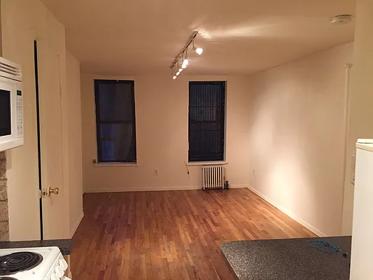 Rented by Chartwell Manhattan Realty | media 6
