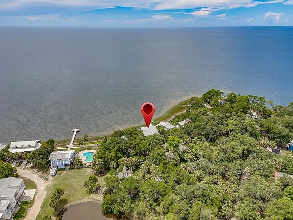 4th image of 18 Leeward Dr