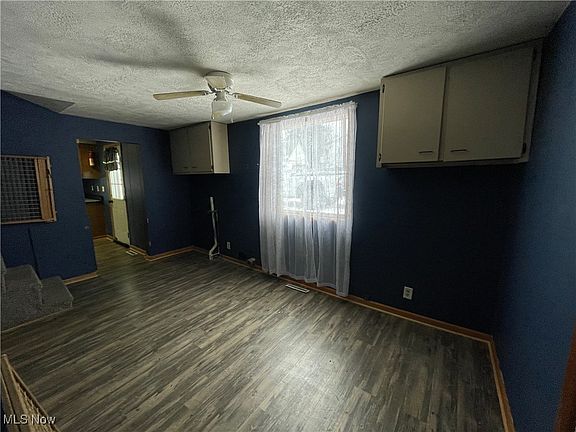 4th image of 517 Maple St