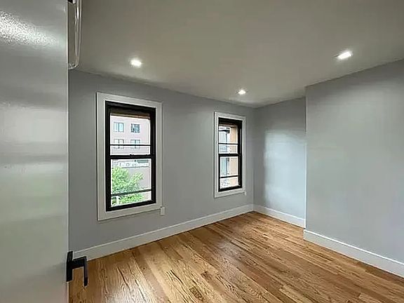 5th image of 223 Halsey St #2B
