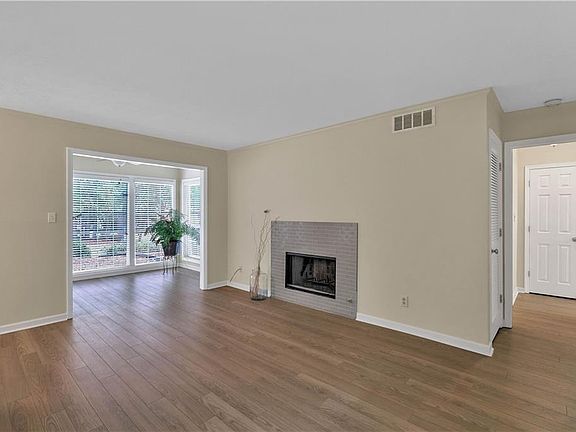 4th image of 2601 Country Park Dr SE