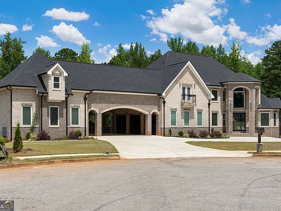 2nd image of 381 Vicki Ln