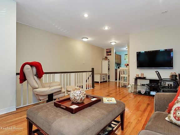 5th image of 22607 Kingsbury Ave #B