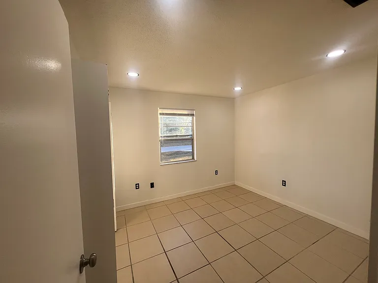 354 Camillia Ln #B — Photo 8