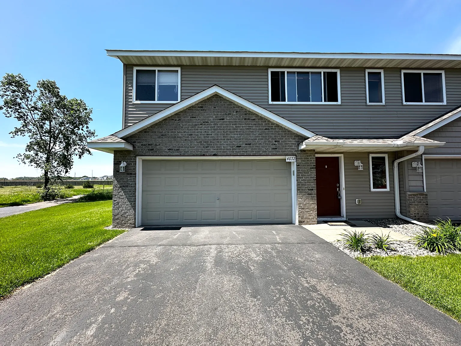 Blakewood Dr, Shakopee — Photo 2