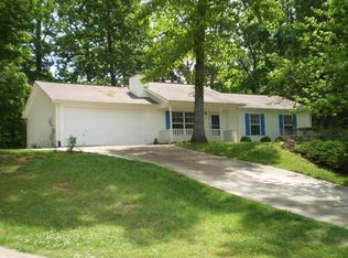 6836 Summit View Dr, Flowery Branch, GA 30542