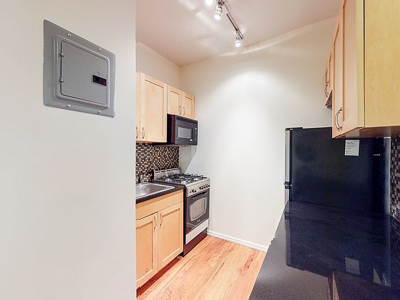 4th image of 545 E 12th St APT 4B
