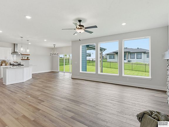 4th image of 17012 Abigail St