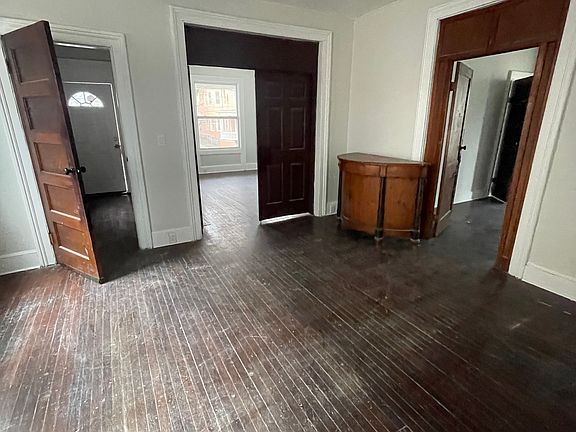 3rd image of 104 Chestnut Ave #1