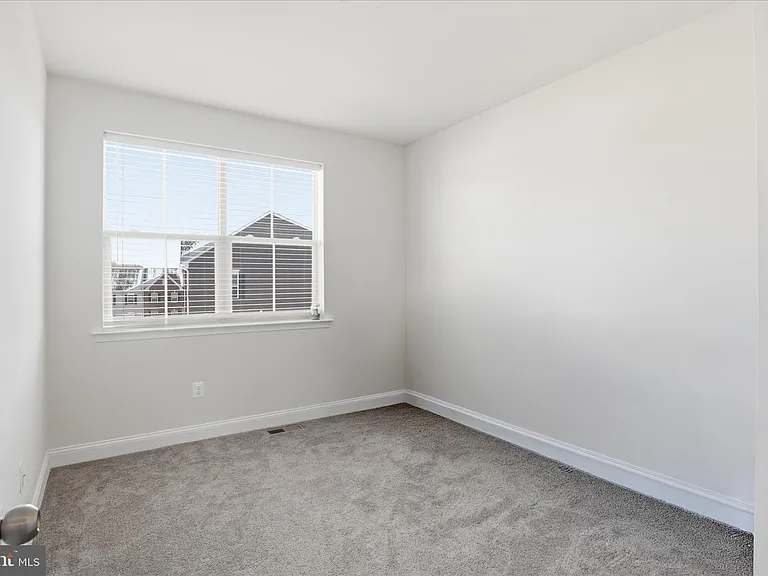16416 Fife Way — Photo 23