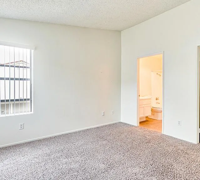 La Sierra Apartments — Photo 25