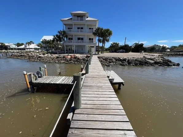 331 Wing St, Eastpoint, FL 32328
