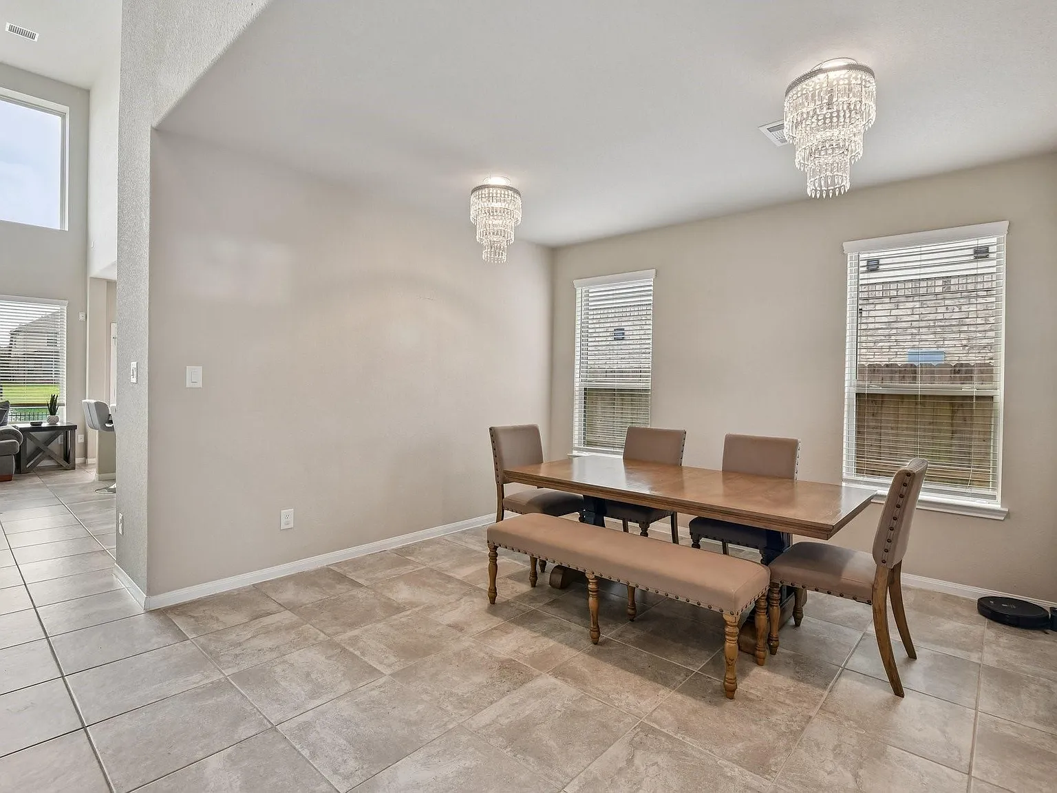 6 bed, 4.5 bath, 3398 sqft, $3,800 — Photo 4