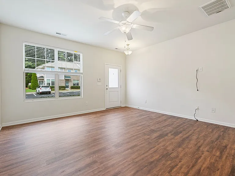 23 Pocono Dr — Photo 2