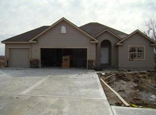 909 NW 94th St, Kansas City, MO 64155