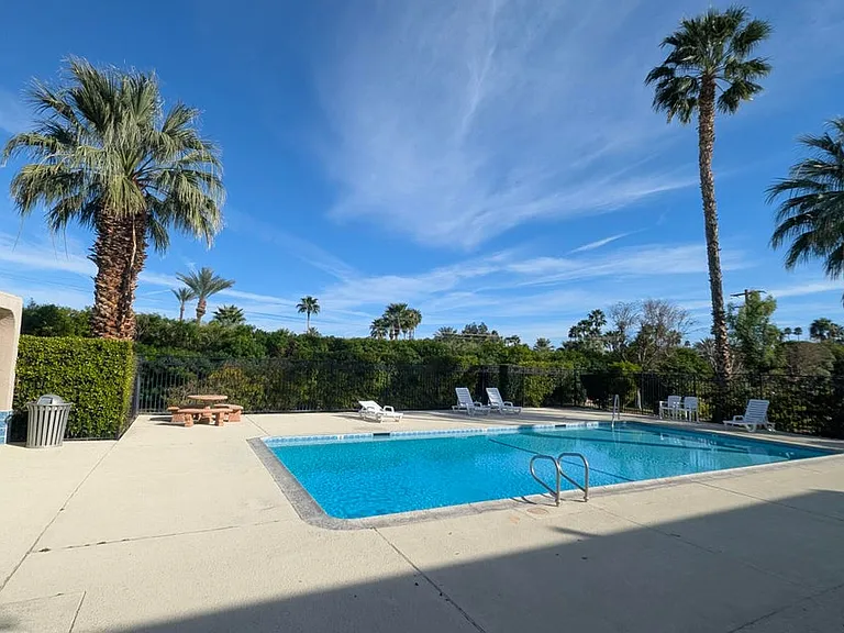 2260 N Indian Canyon Dr #B — Photo 23