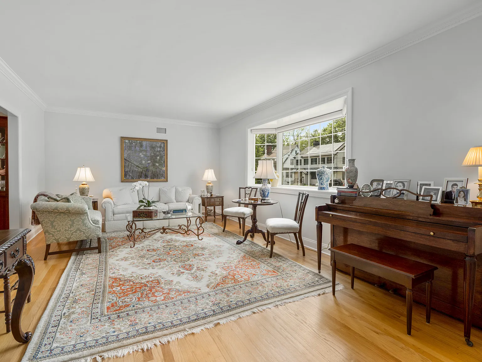 4 bed, 2.5 bath, 2560 sqft, $8,500 — Photo 4