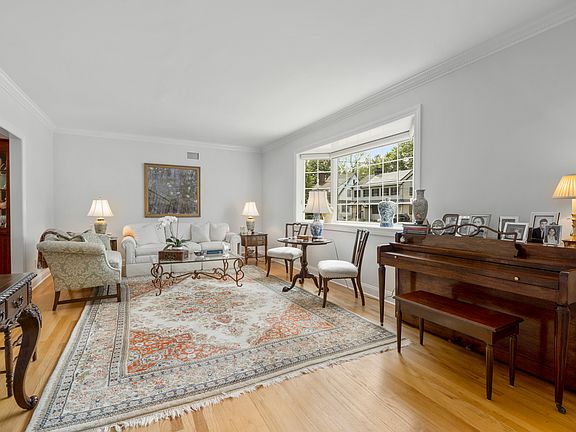 4th image of 525 Carroll Ave