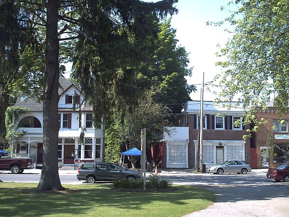 4th image of 52 Main St