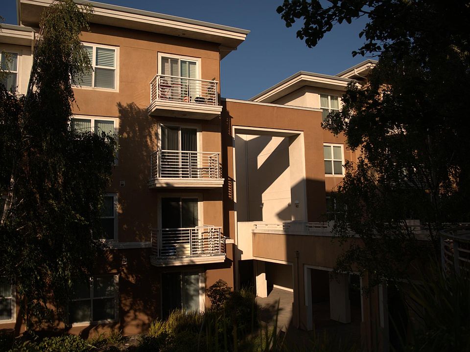 1st image of 401 Crescent Ct APT 4409